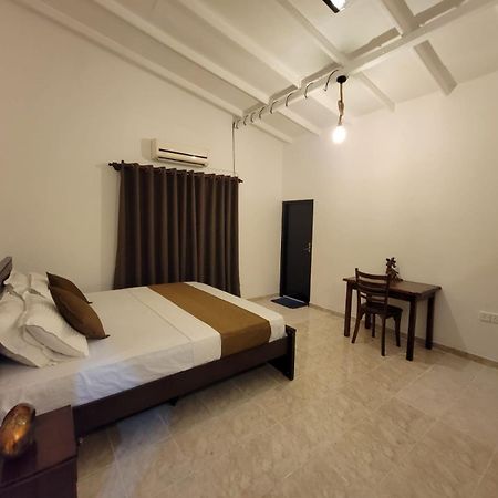 The Empyrean Airport Transit Hotel Katunayake Exterior photo