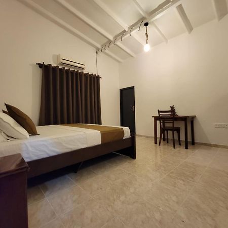 The Empyrean Airport Transit Hotel Katunayake Exterior photo