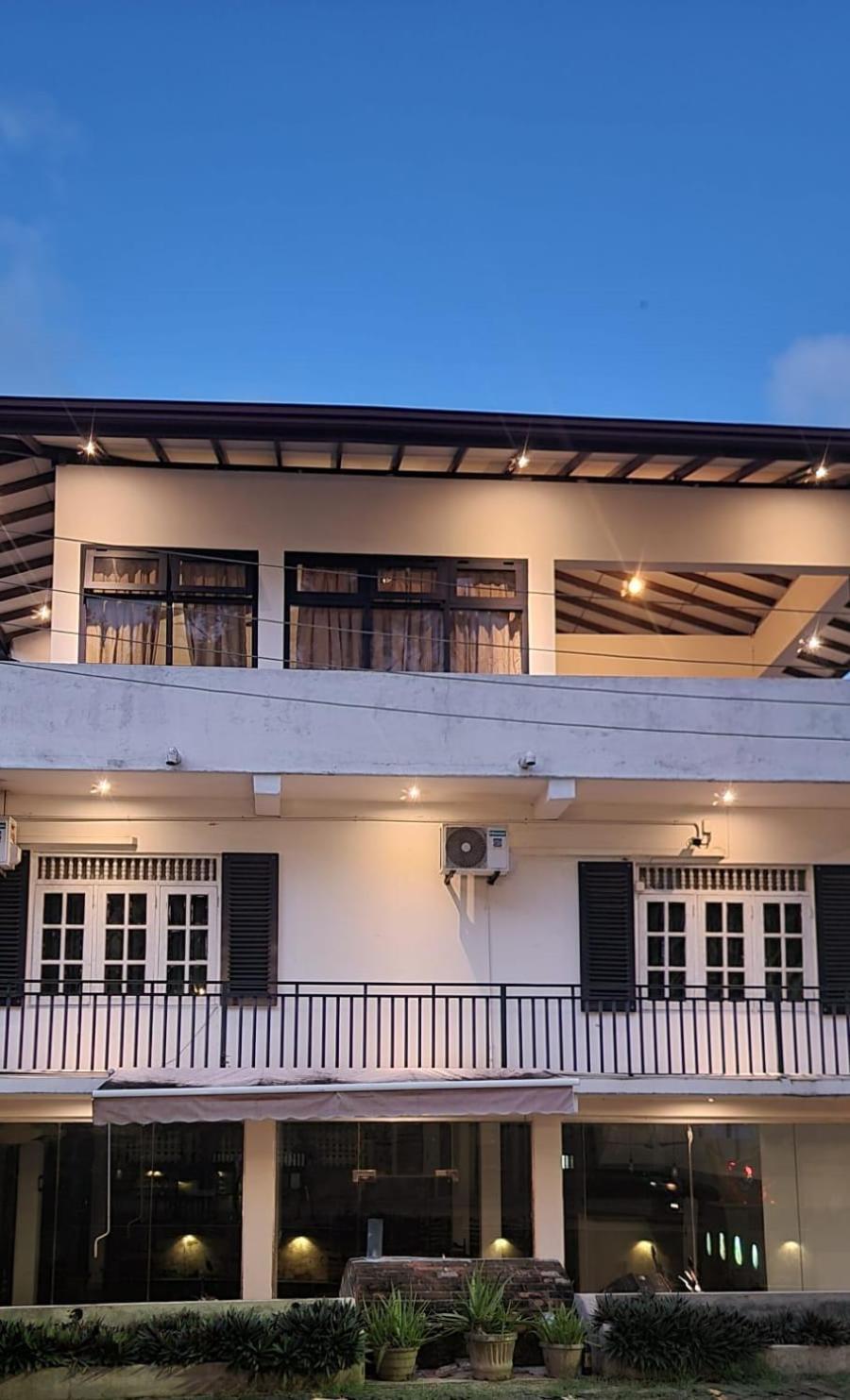 The Empyrean Airport Transit Hotel Katunayake Exterior photo
