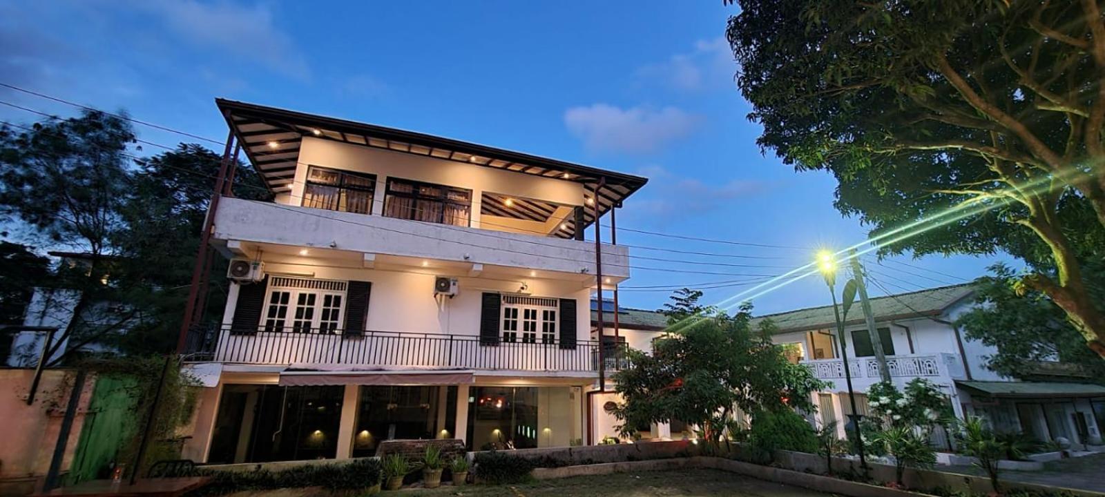 The Empyrean Airport Transit Hotel Katunayake Exterior photo