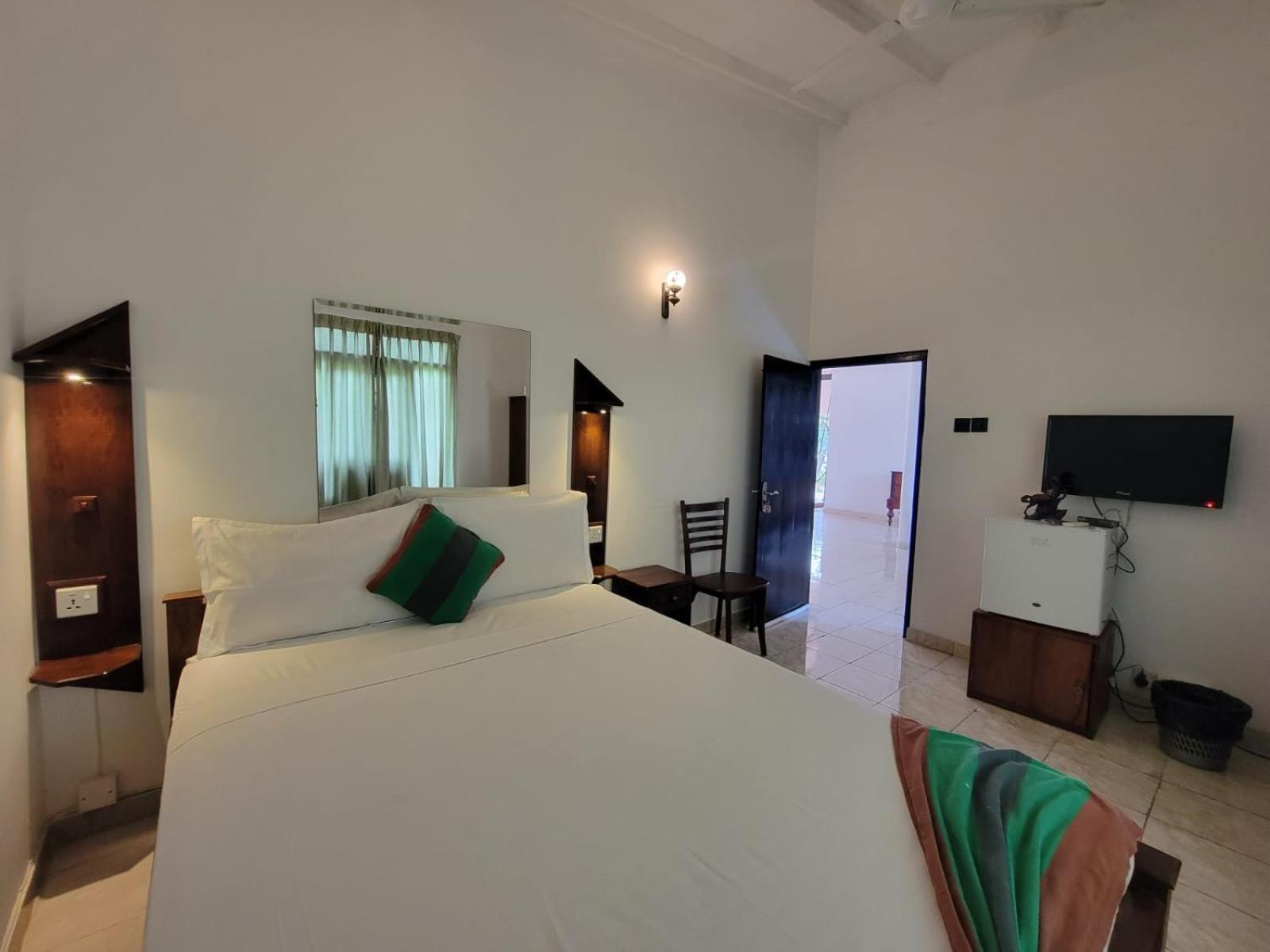 The Empyrean Airport Transit Hotel Katunayake Exterior photo
