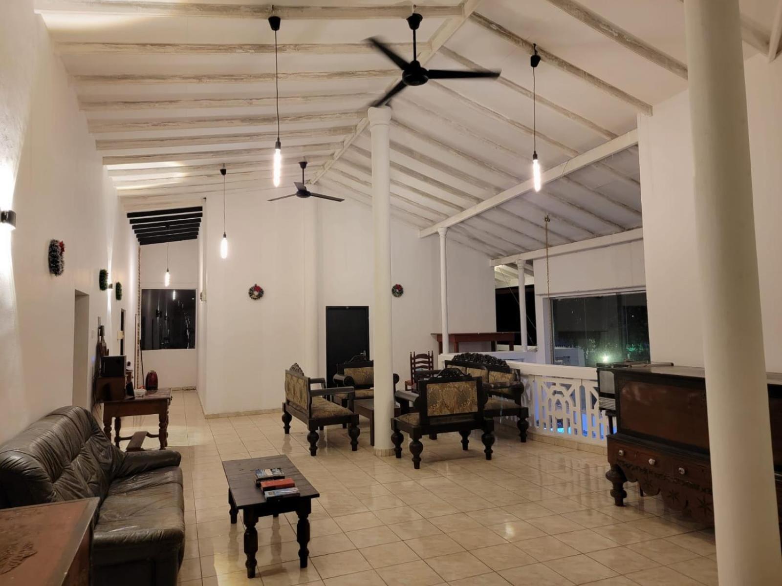 The Empyrean Airport Transit Hotel Katunayake Exterior photo