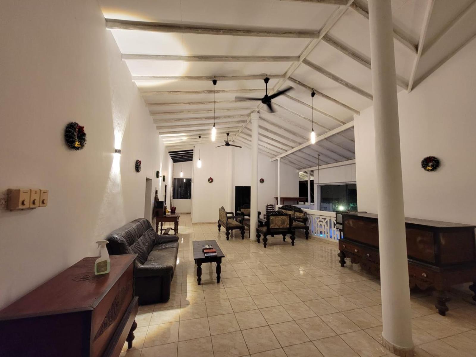 The Empyrean Airport Transit Hotel Katunayake Exterior photo